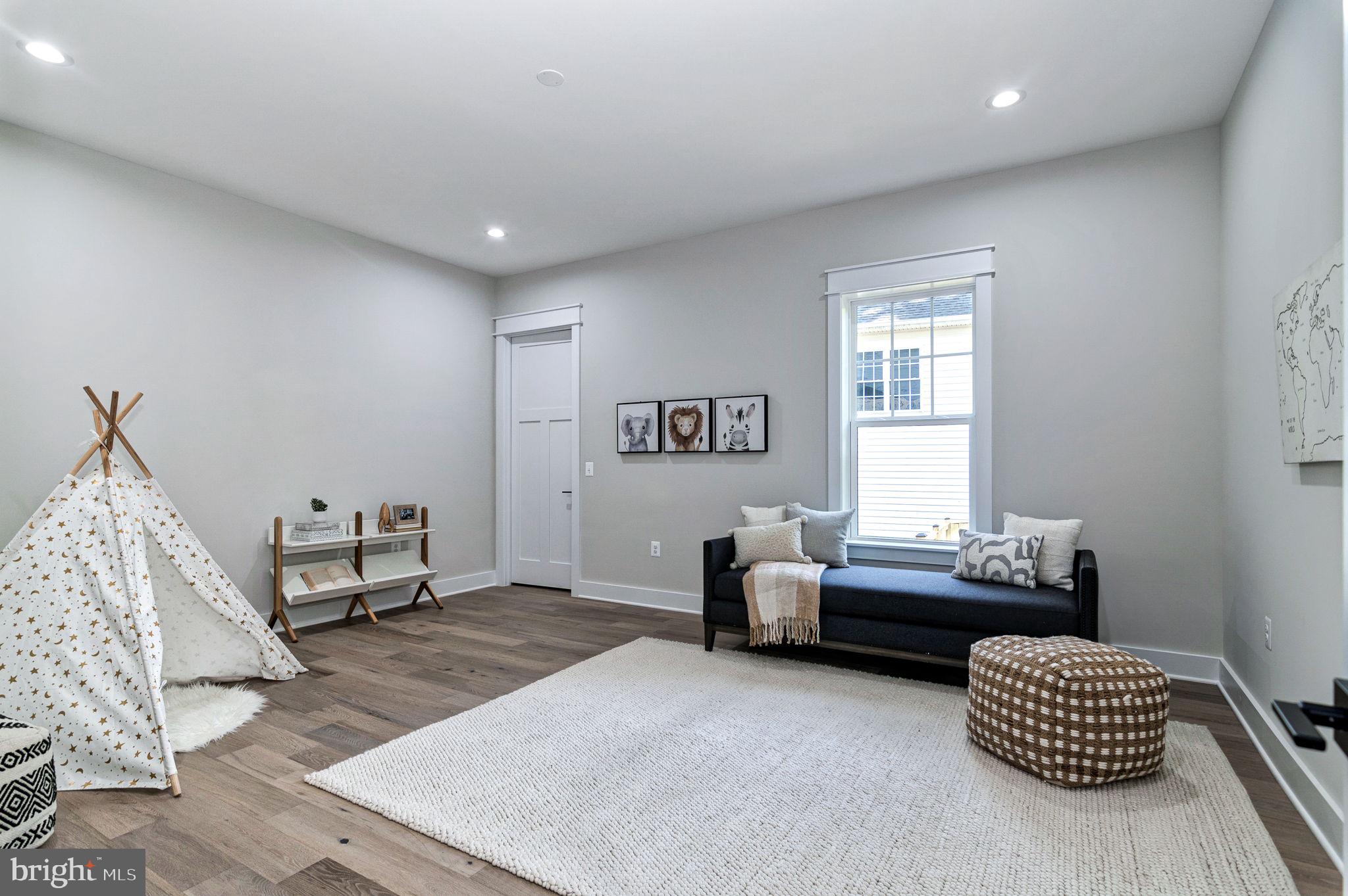 POPLAR HEIGHTS - Residential