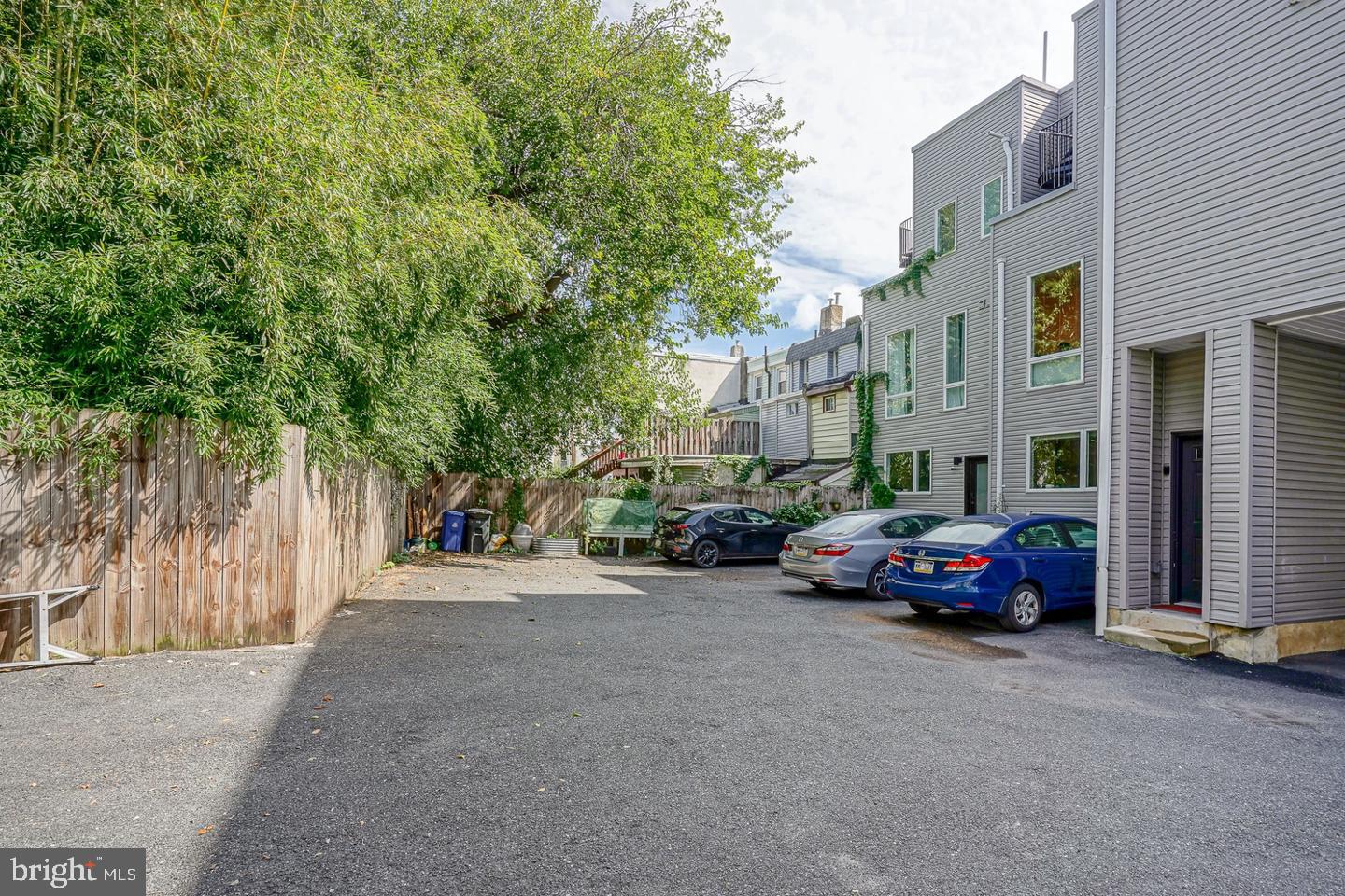 1109 EARL STREET