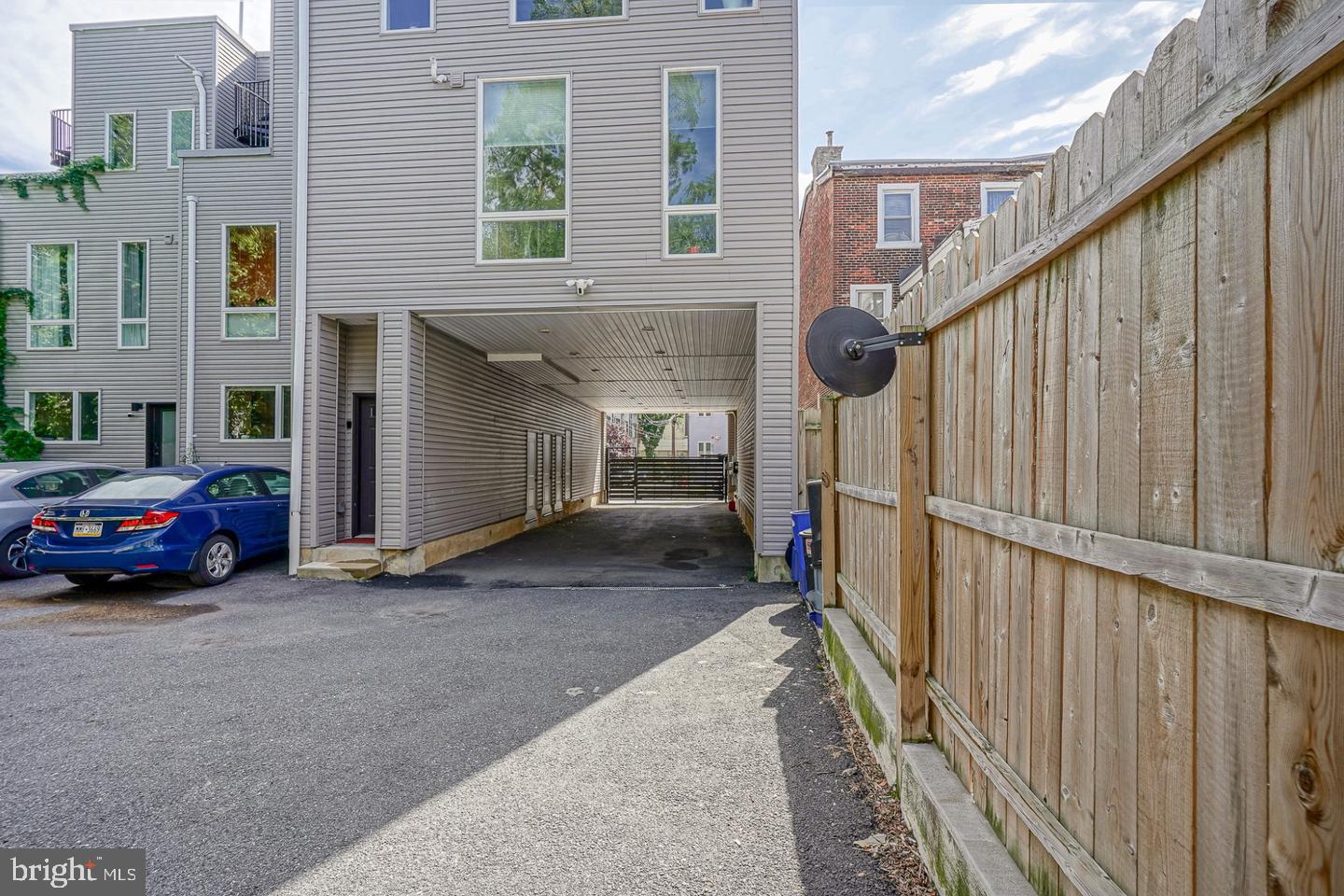 1109 EARL STREET