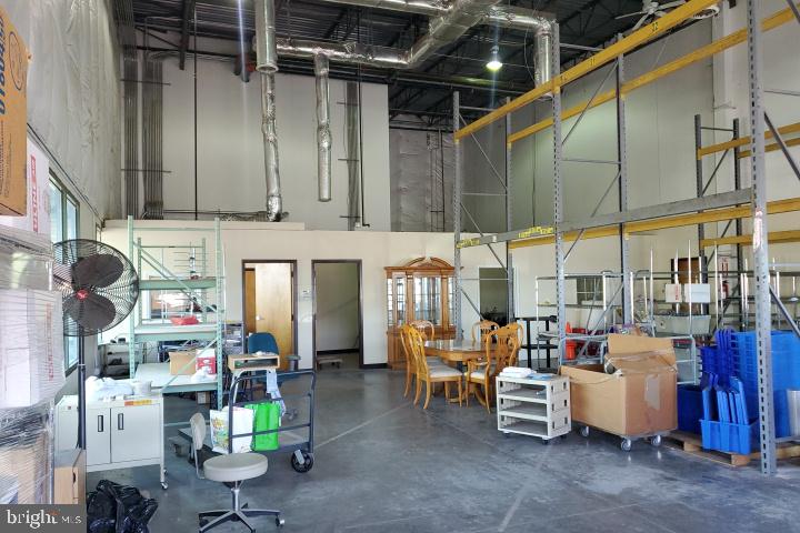 INDEPENDENCE BUSINESS CENTER - Commercial Lease