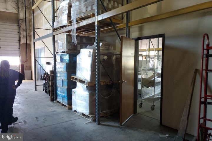 INDEPENDENCE BUSINESS CENTER - Commercial Lease