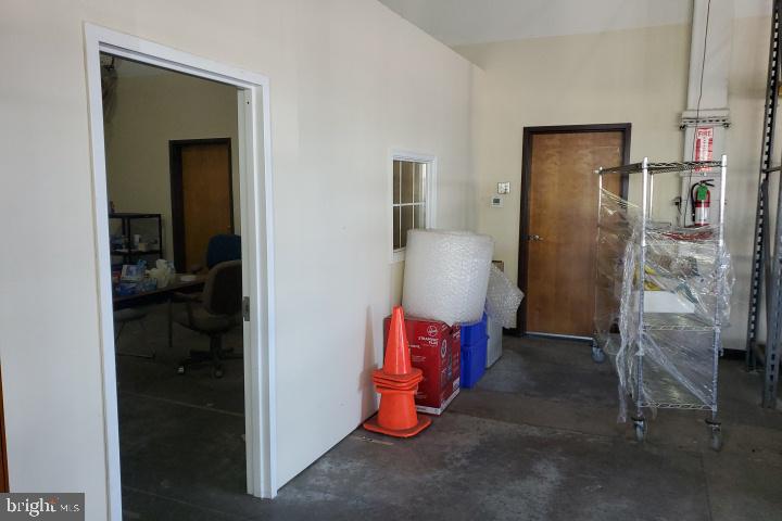 INDEPENDENCE BUSINESS CENTER - Commercial Lease