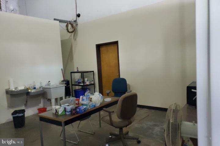 INDEPENDENCE BUSINESS CENTER - Commercial Lease