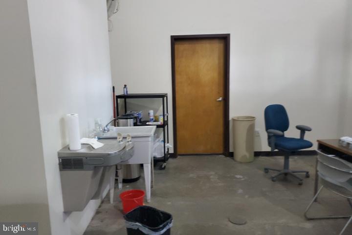 INDEPENDENCE BUSINESS CENTER - Commercial Lease