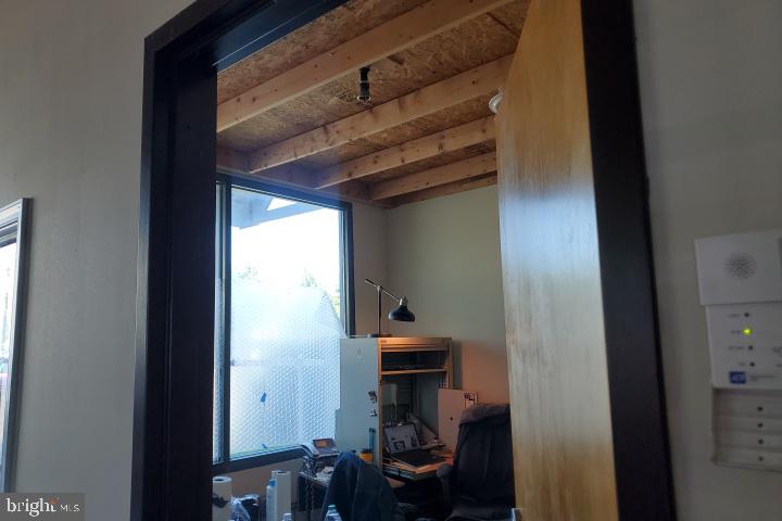 INDEPENDENCE BUSINESS CENTER - Commercial Lease