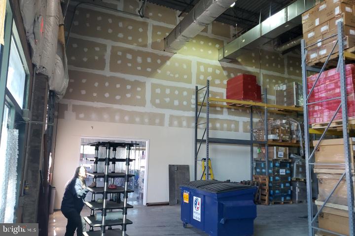 INDEPENDENCE BUSINESS CENTER - Commercial Lease