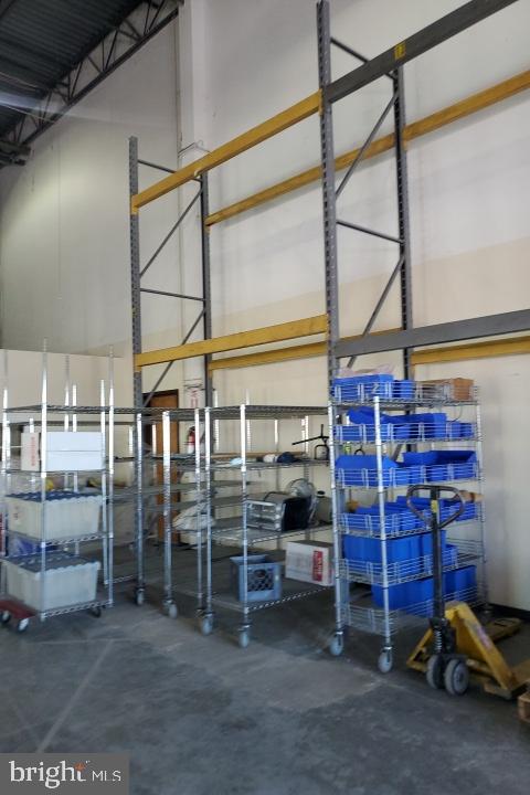 INDEPENDENCE BUSINESS CENTER - Commercial Lease