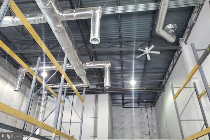 INDEPENDENCE BUSINESS CENTER - Commercial Lease