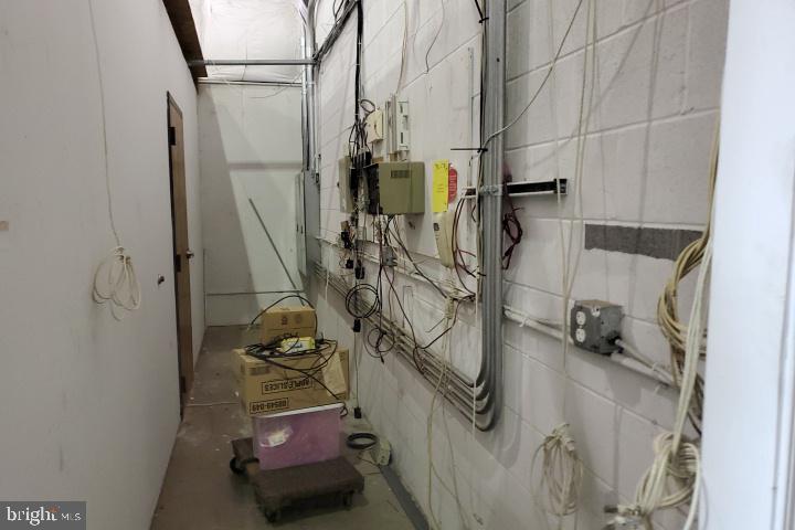 INDEPENDENCE BUSINESS CENTER - Commercial Lease