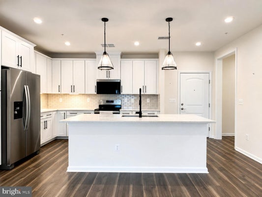 13210 PETREL ST UNIT 3405, CLARKSBURG, MD 20871 - Image e233ce42e2d2dbc8368cc252c23ab759/3239183166
