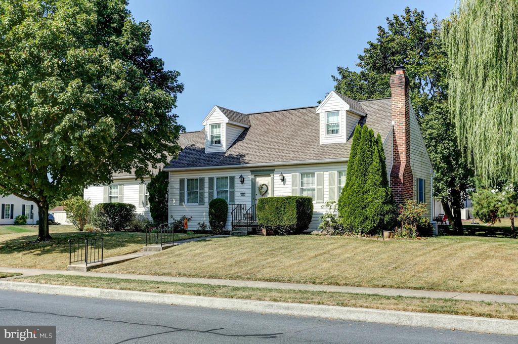 Photo of 419 Clemens Drive, DILLSBURG, PA 17019 (MLS # PAYK2090488)