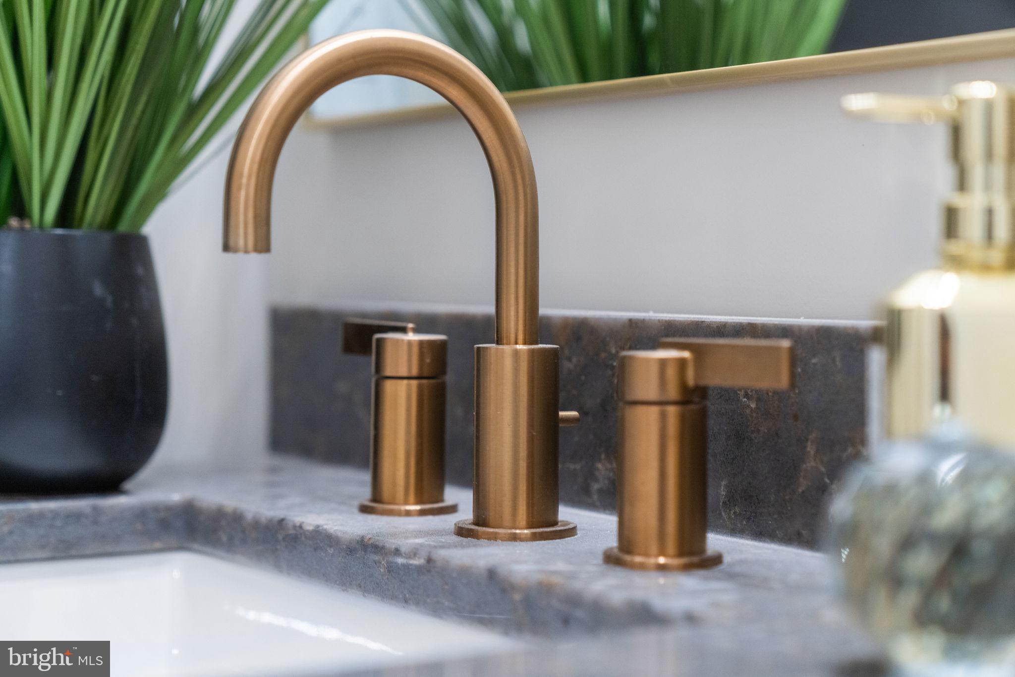 CHAIN BRIDGE - Residential