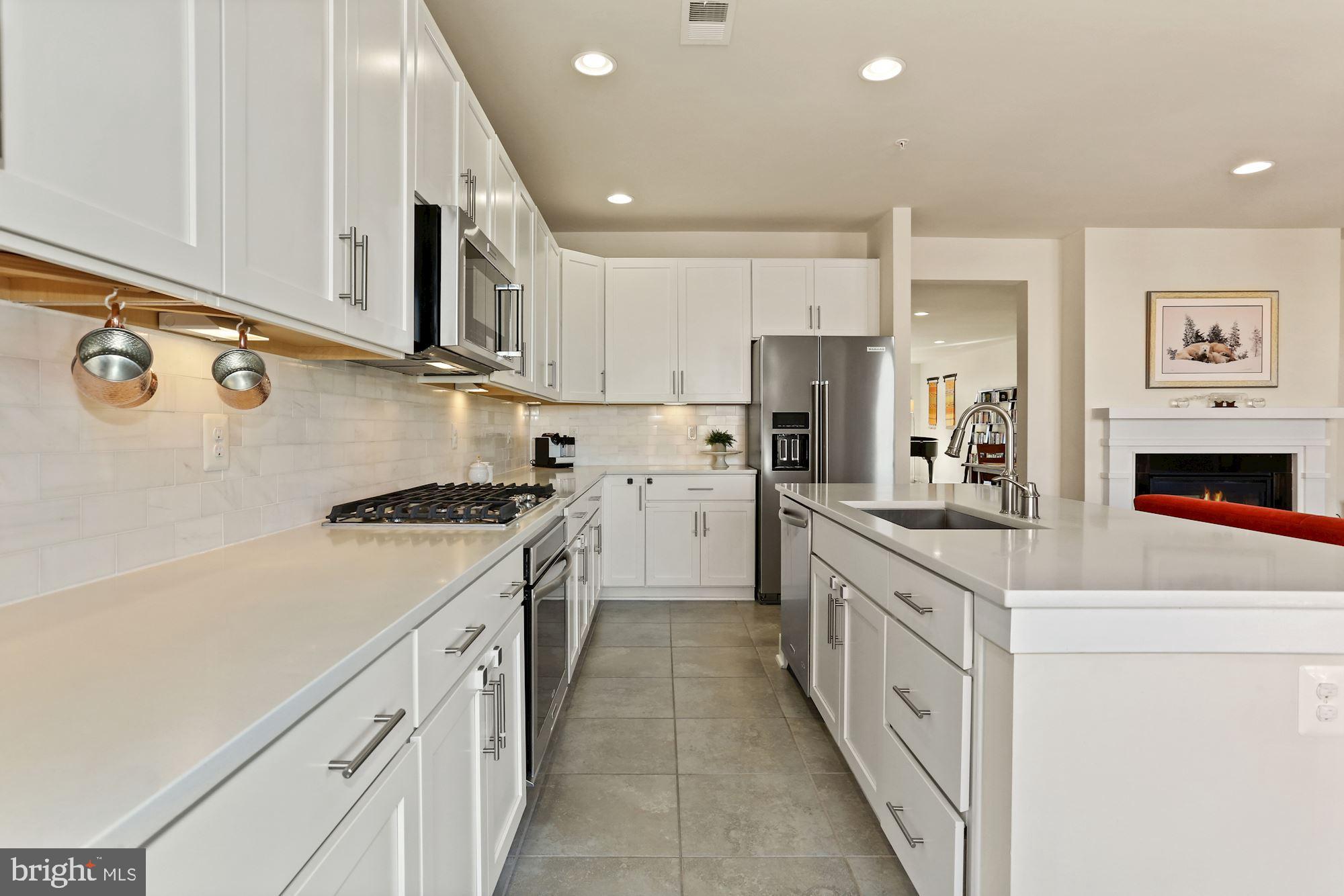 POTOMAC YARD CONDOMINIUM - Residential