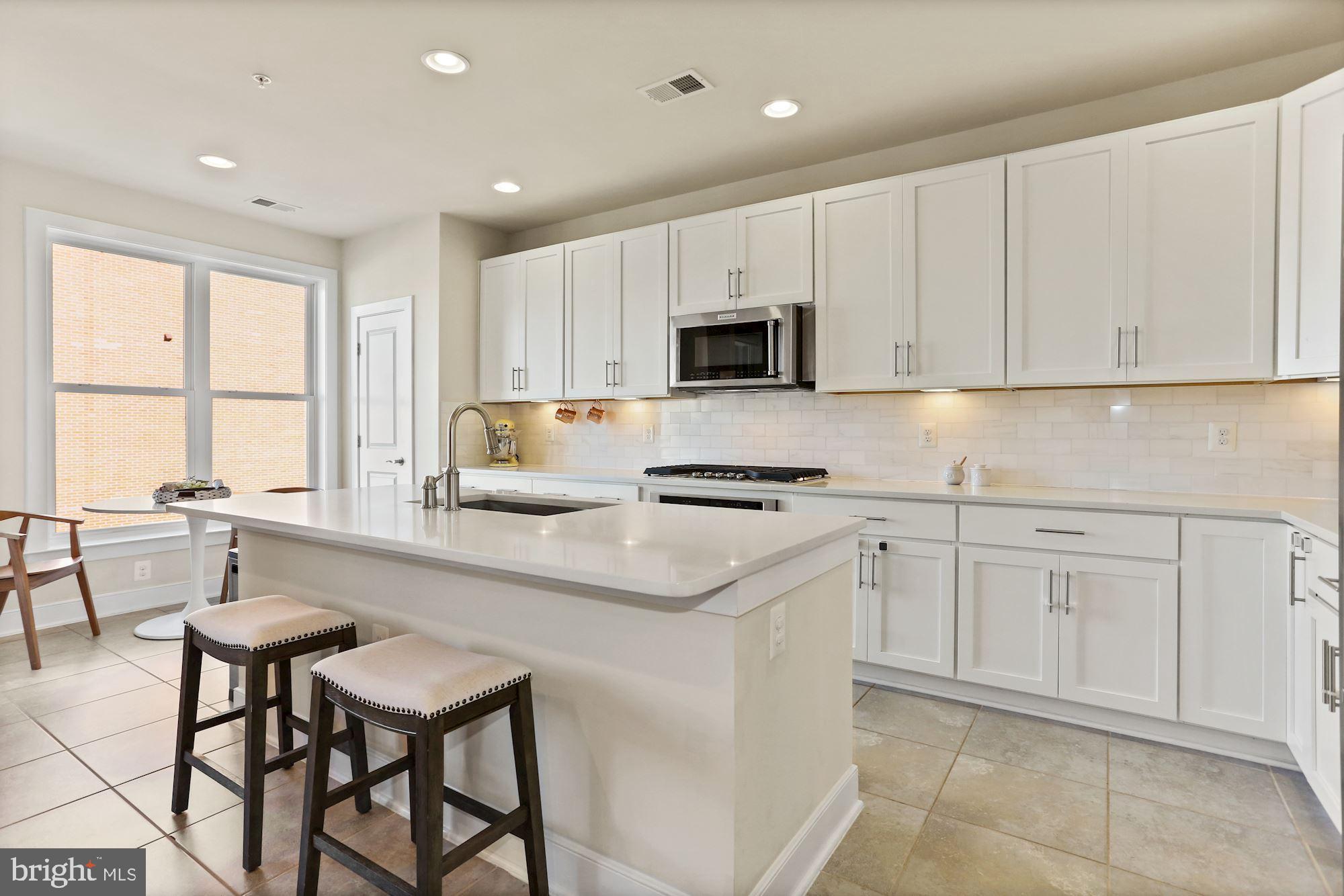 POTOMAC YARD CONDOMINIUM - Residential