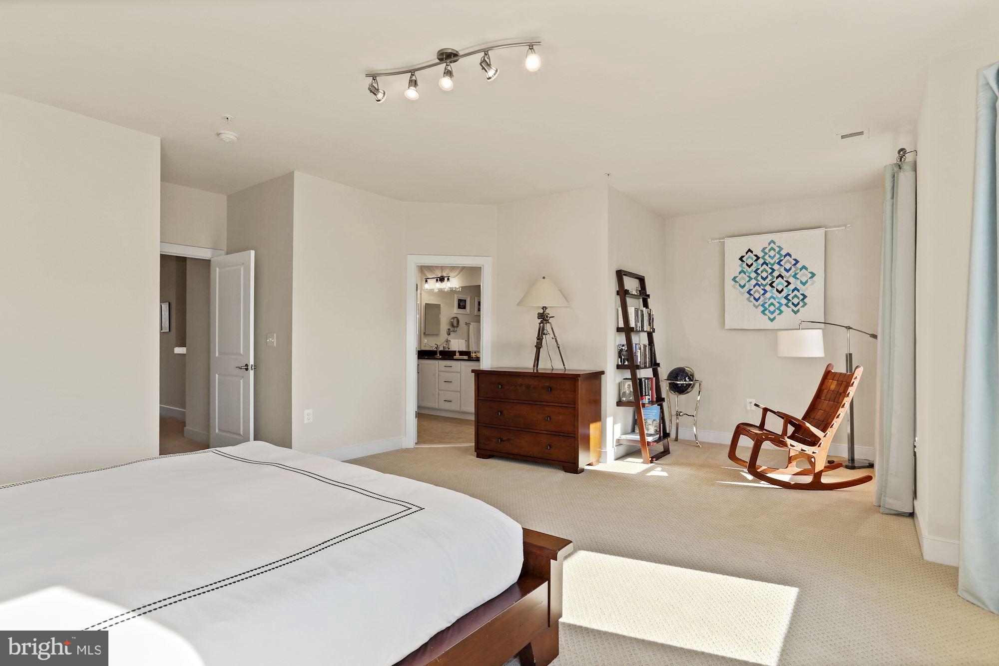 POTOMAC YARD CONDOMINIUM - Residential