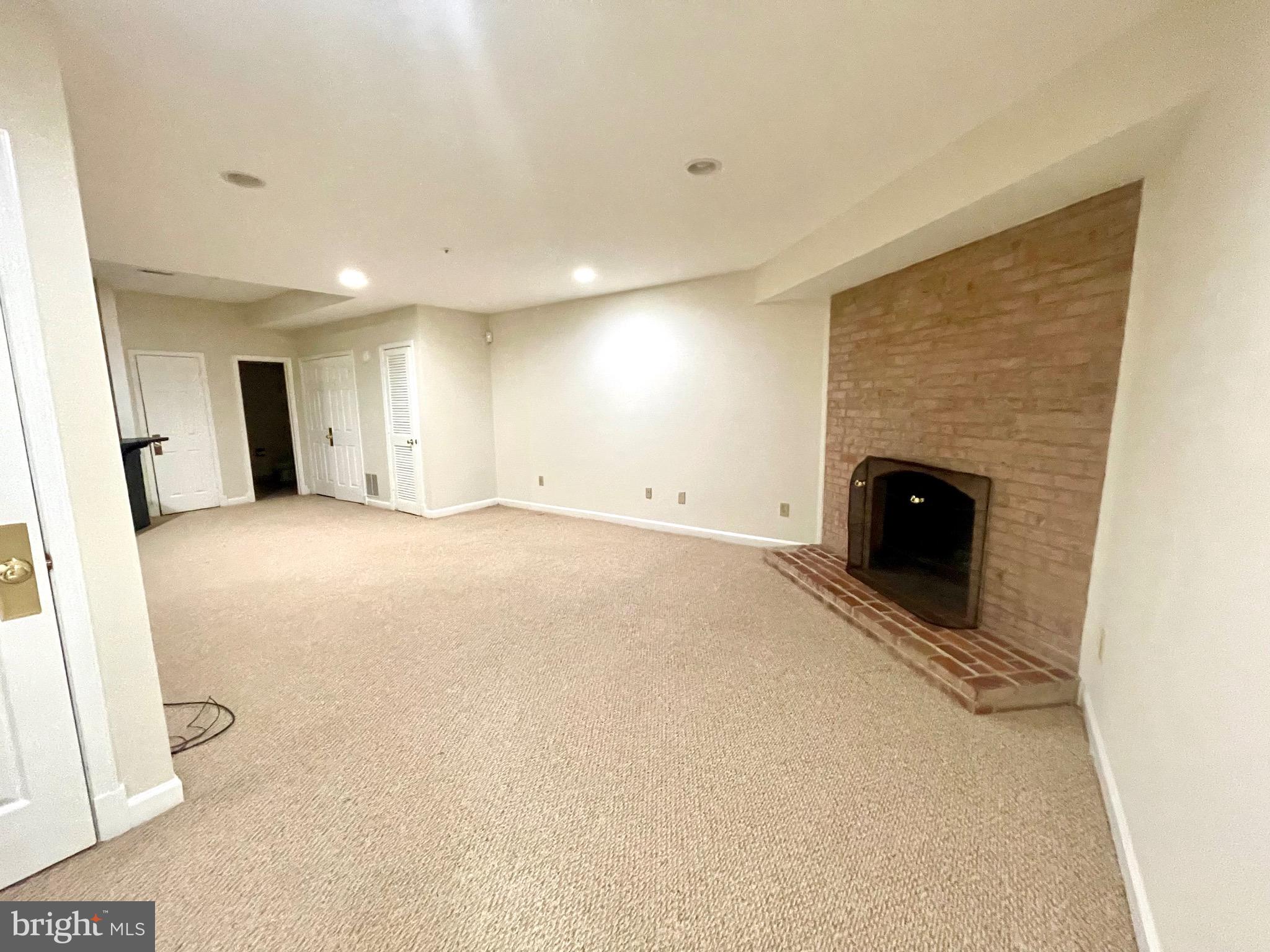 WOODMORE - Residential Lease