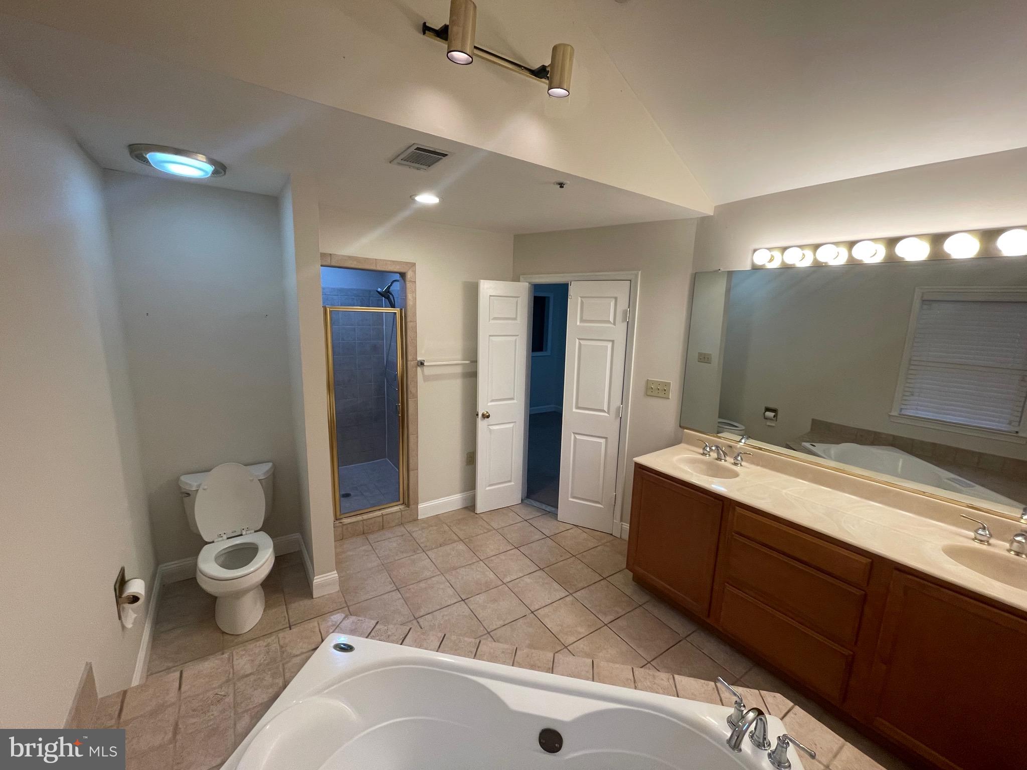 WOODMORE - Residential Lease