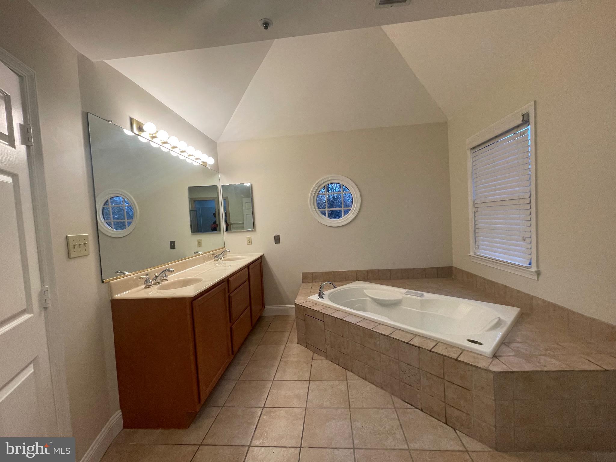 WOODMORE - Residential Lease