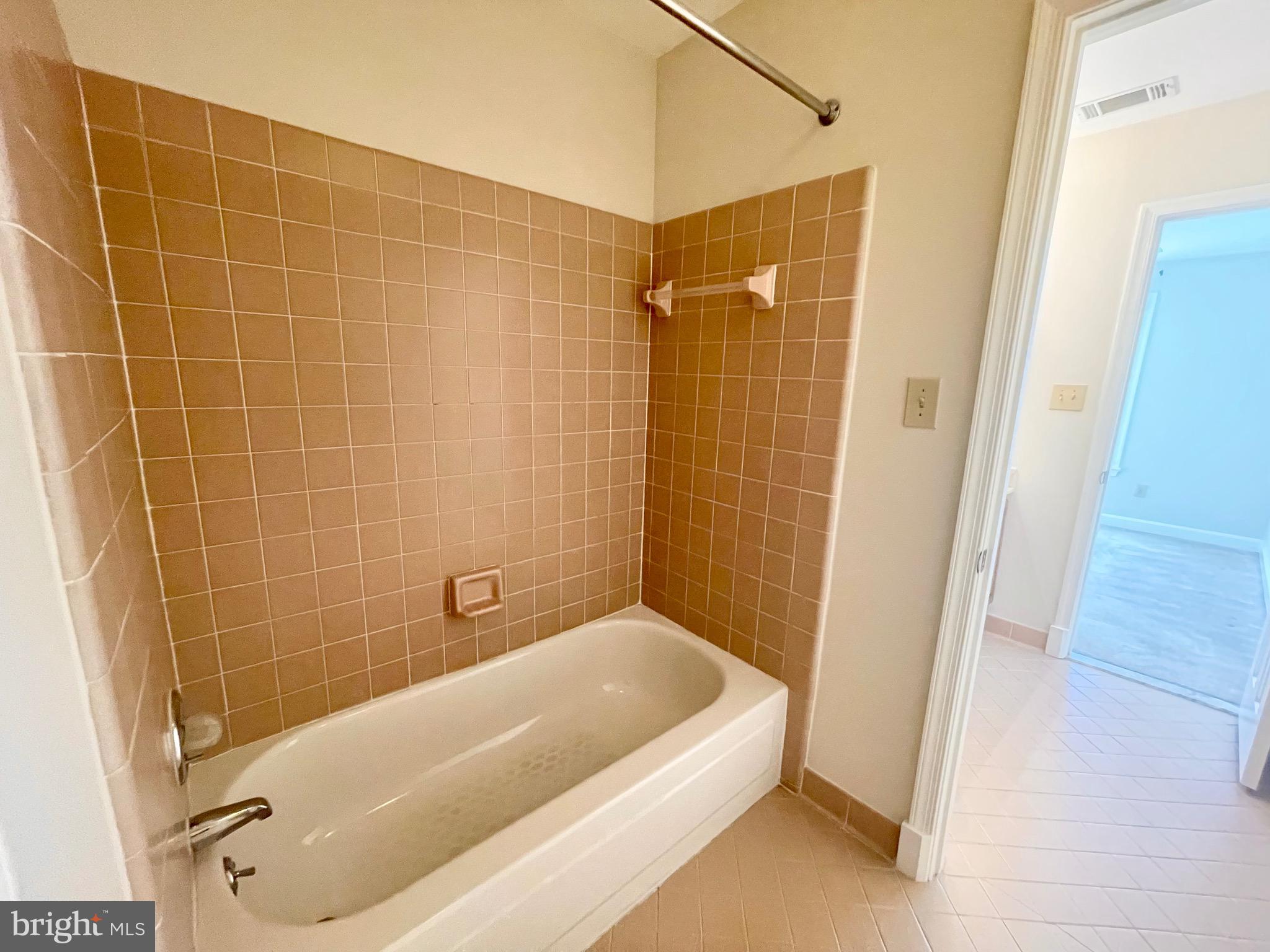 WOODMORE - Residential Lease