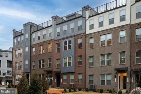 2484 Connector Alley, Herndon, VA MLS: VAFX2221016