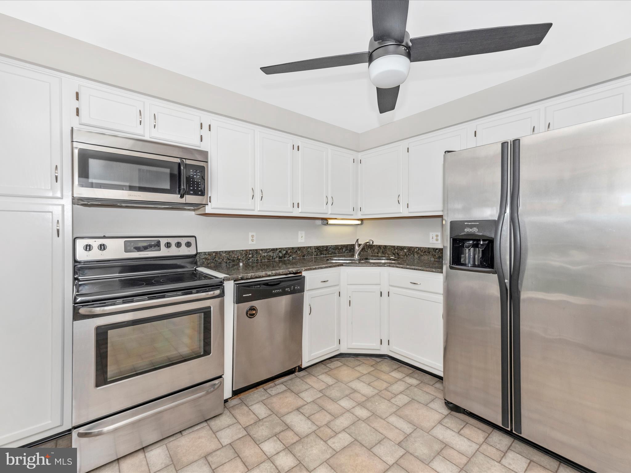 WATERSIDE - Residential