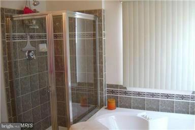 OWINGS MILLS NEWTOWN - Residential Lease