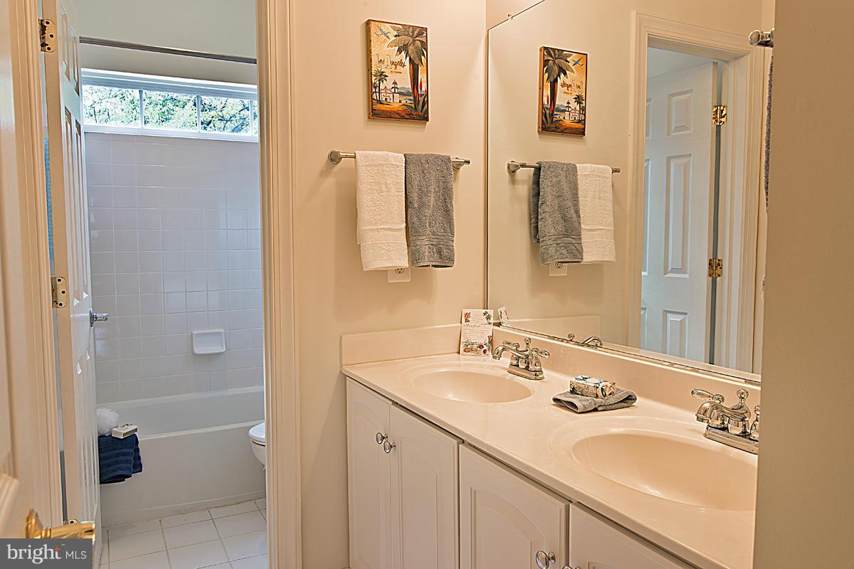 FEATHERSTONE FARMS - Residential