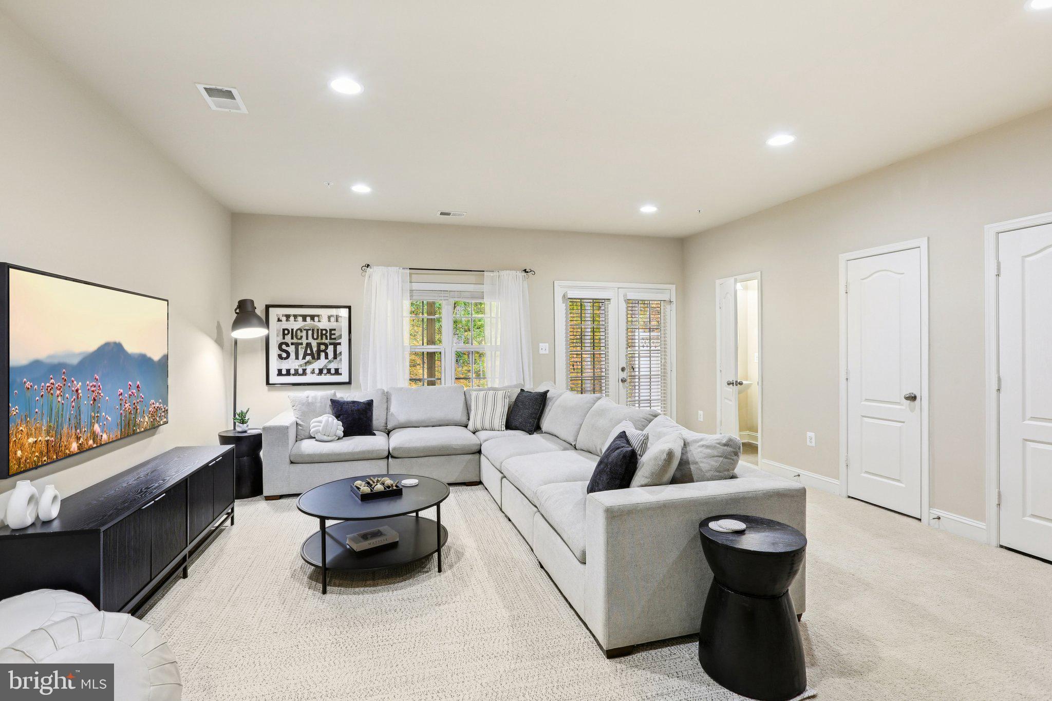 RIVERWALK - Residential