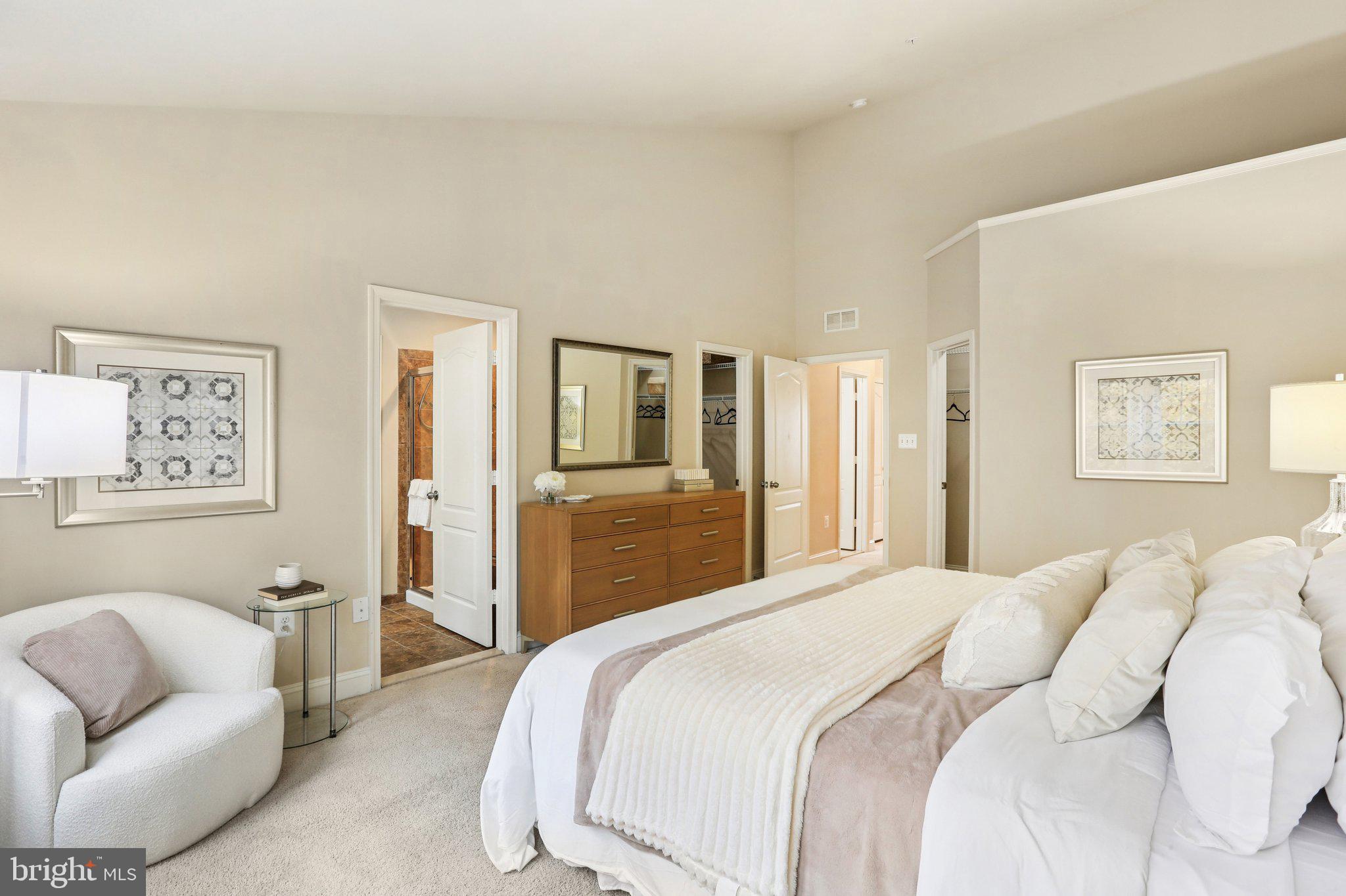 RIVERWALK - Residential