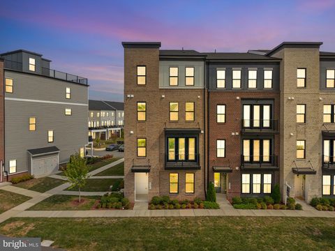 Condo For Sale - 43382 Farringdon Square<br/> BROADLANDS, VA 20148