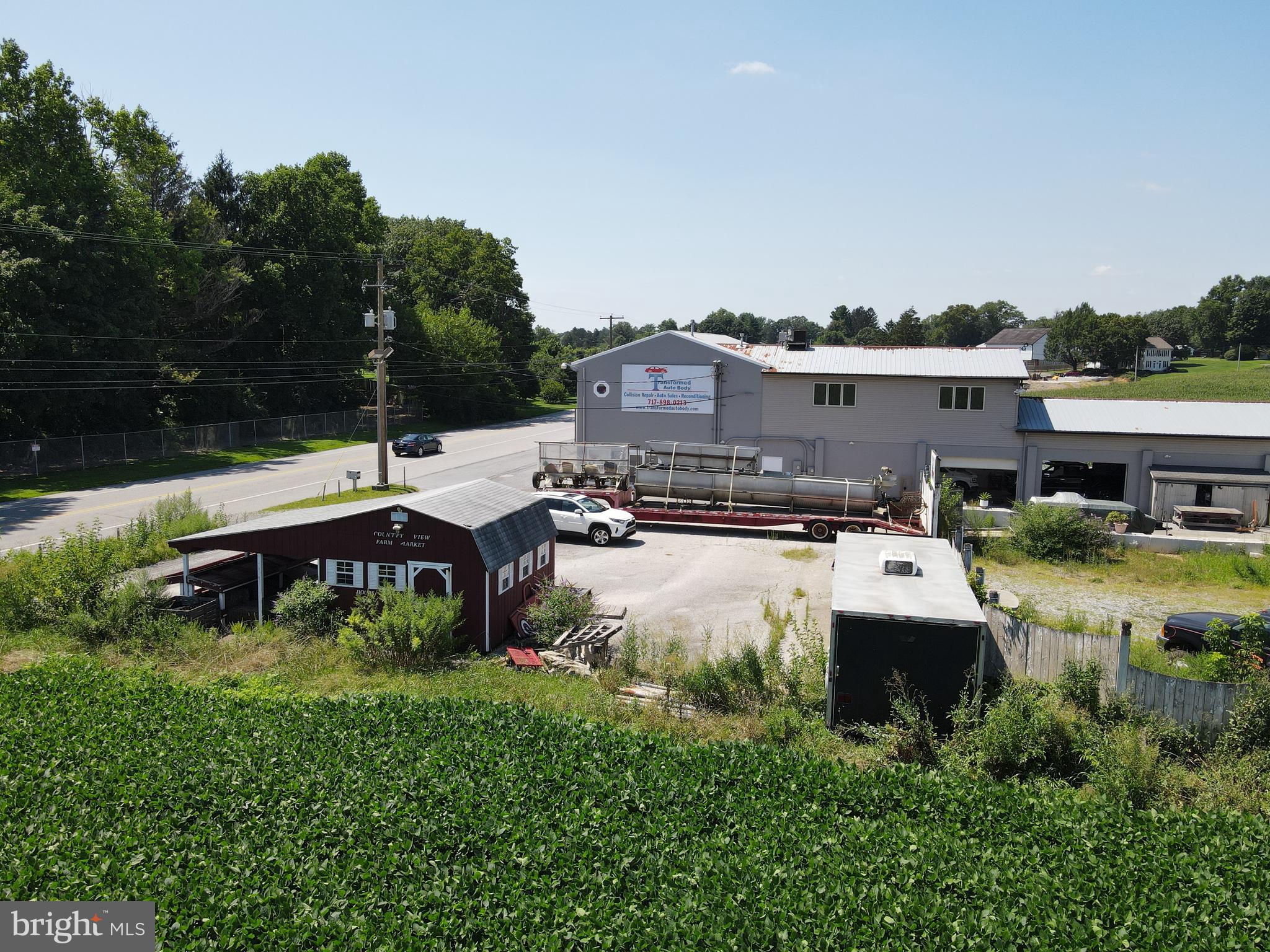 Main image without alt text