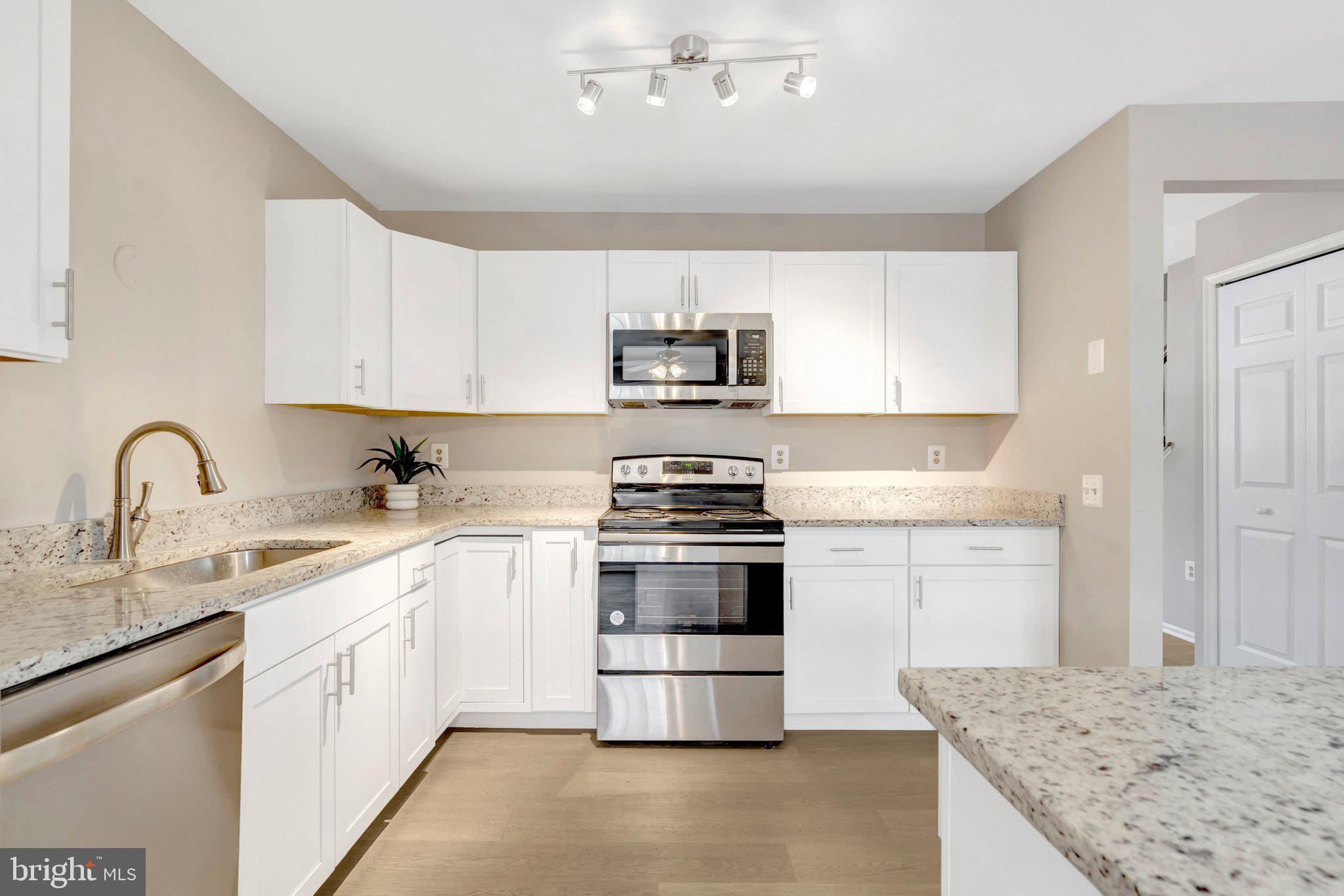 POTOMAC CROSSING - Residential