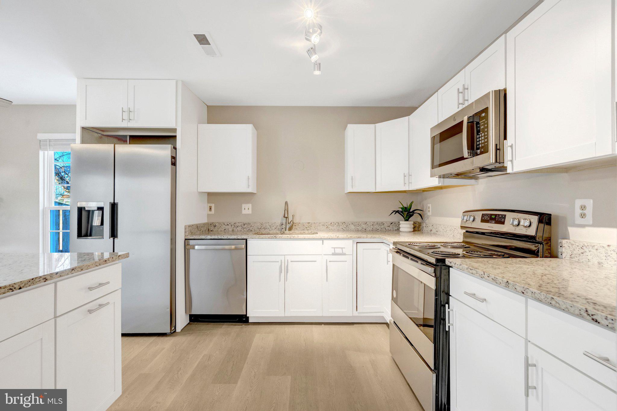 POTOMAC CROSSING - Residential