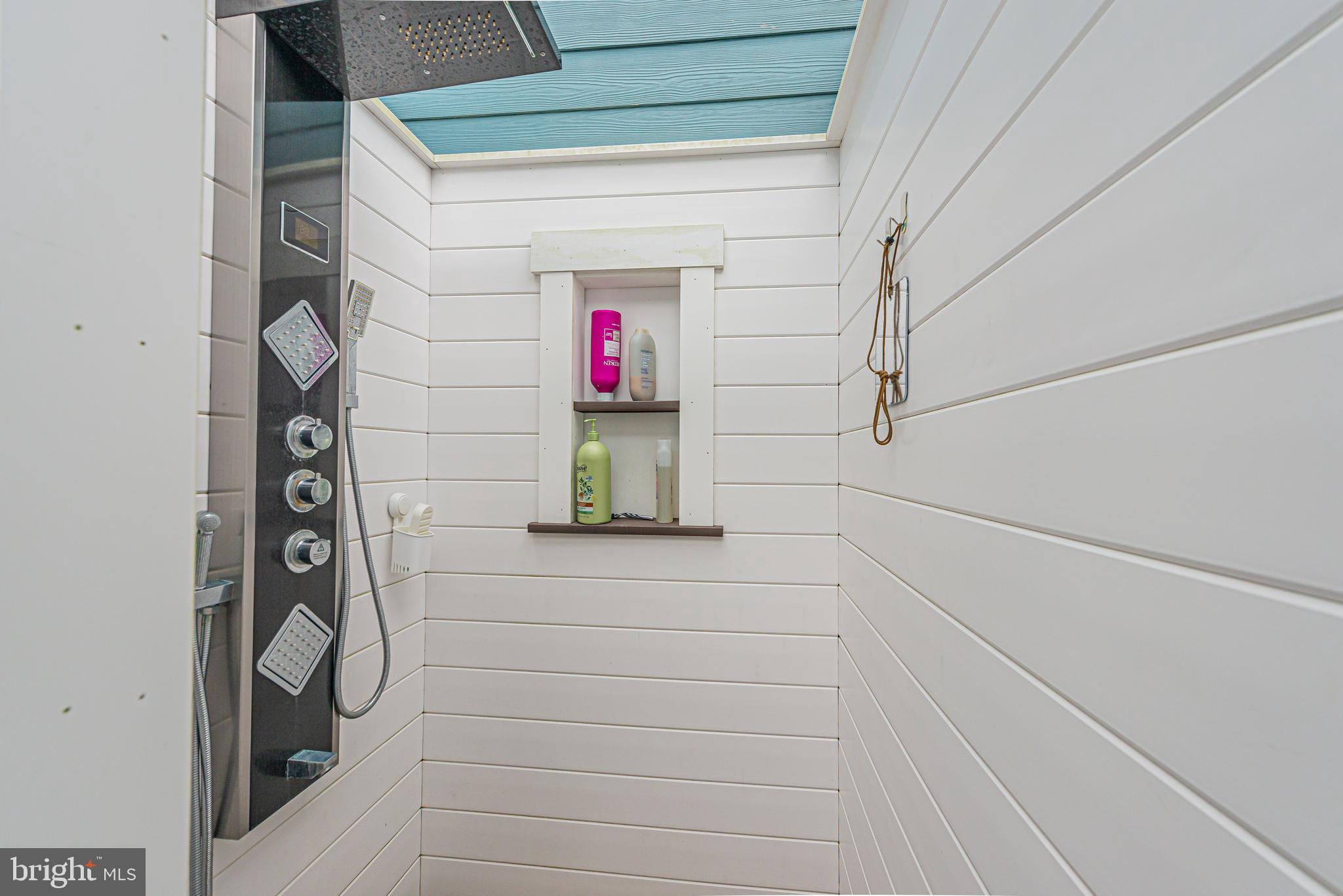 CAINE KEYS II EXT - Residential