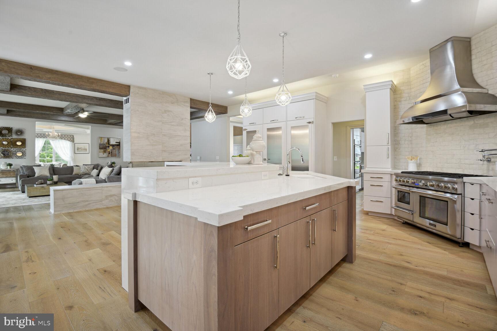 WOODSIDE ESTATES - Residential