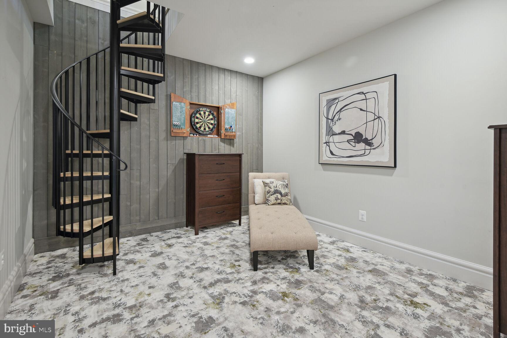 WOODSIDE ESTATES - Residential