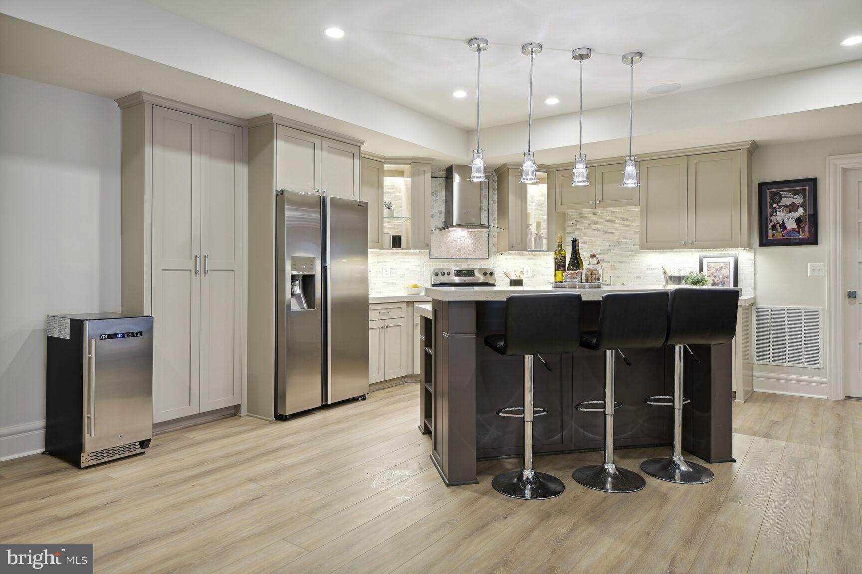 WOODSIDE ESTATES - Residential