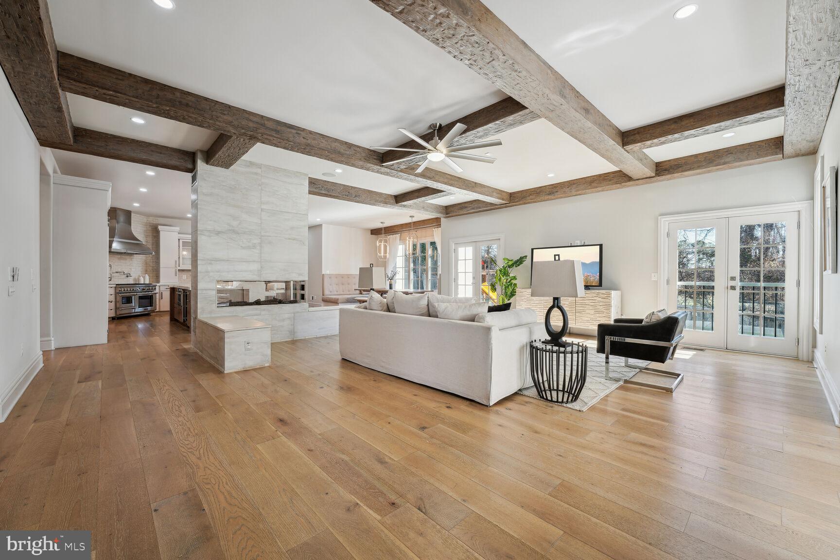 WOODSIDE ESTATES - Residential