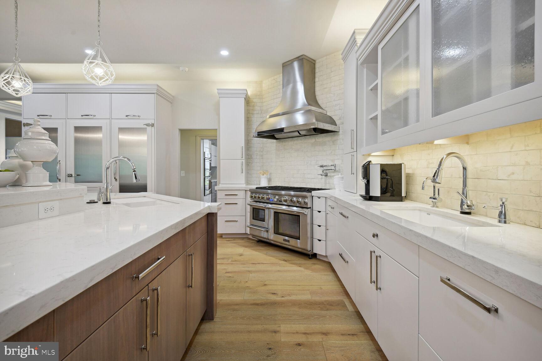 WOODSIDE ESTATES - Residential