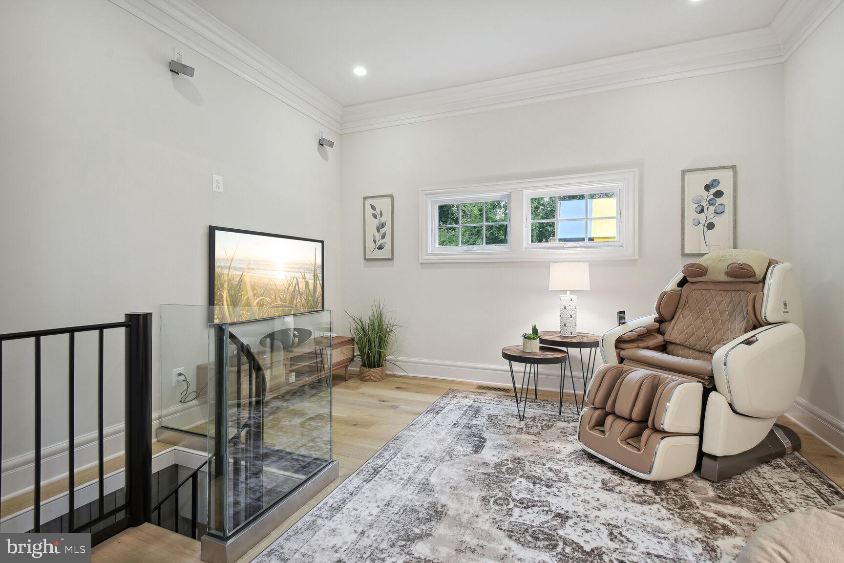 WOODSIDE ESTATES - Residential