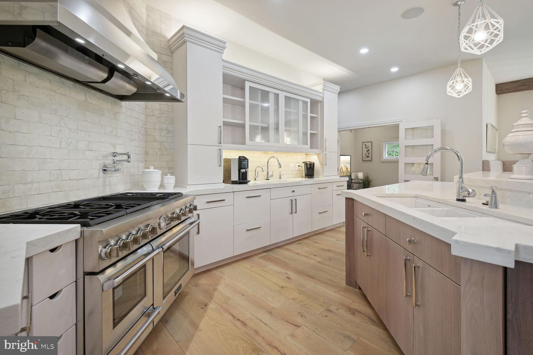 WOODSIDE ESTATES - Residential