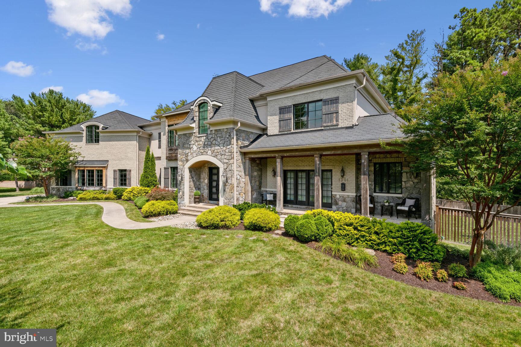 WOODSIDE ESTATES - Residential