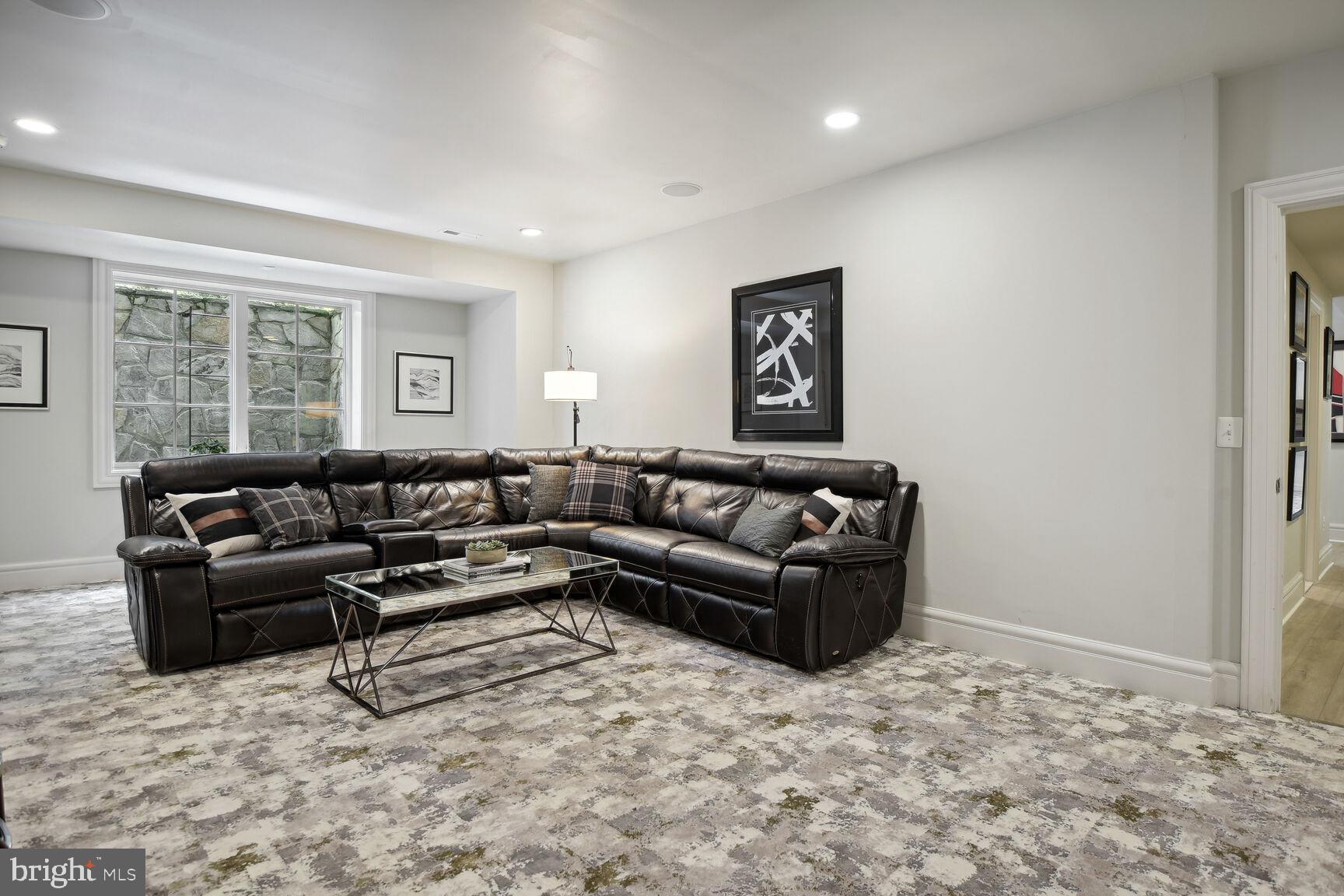 WOODSIDE ESTATES - Residential