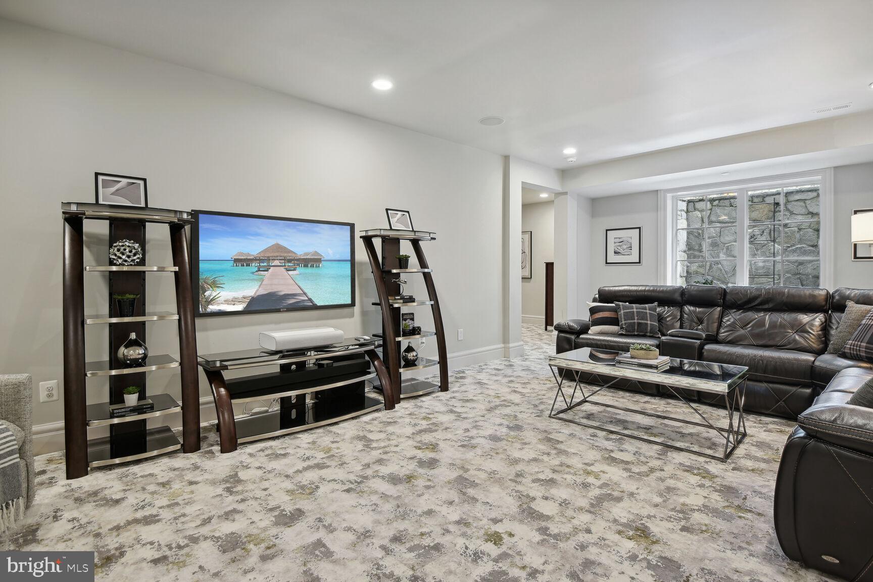 WOODSIDE ESTATES - Residential