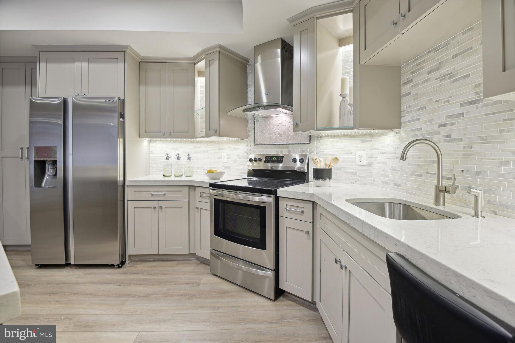 WOODSIDE ESTATES - Residential