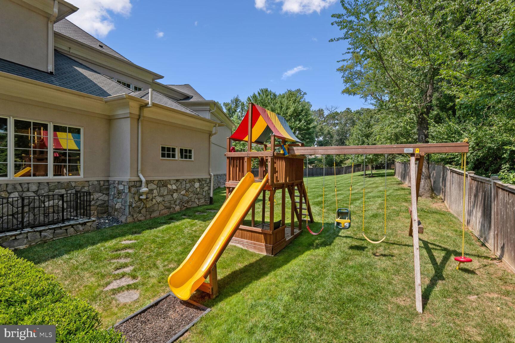 WOODSIDE ESTATES - Residential