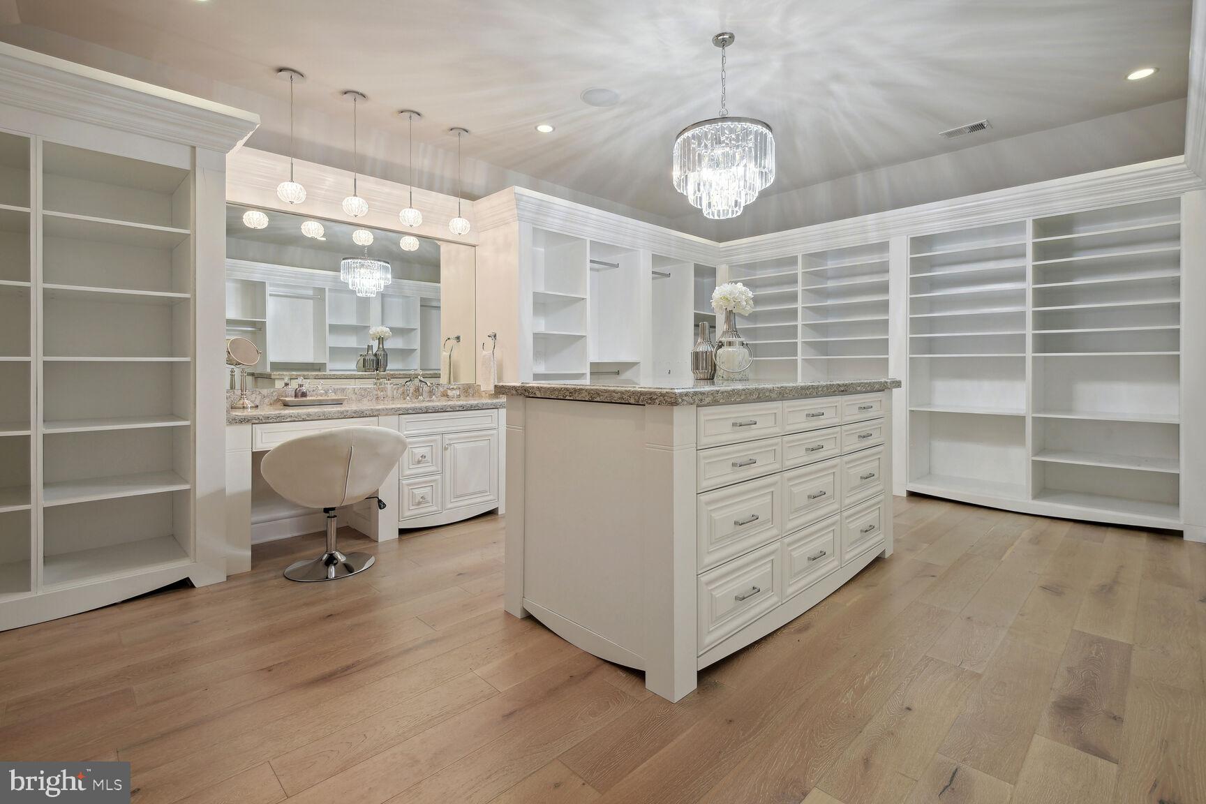 WOODSIDE ESTATES - Residential