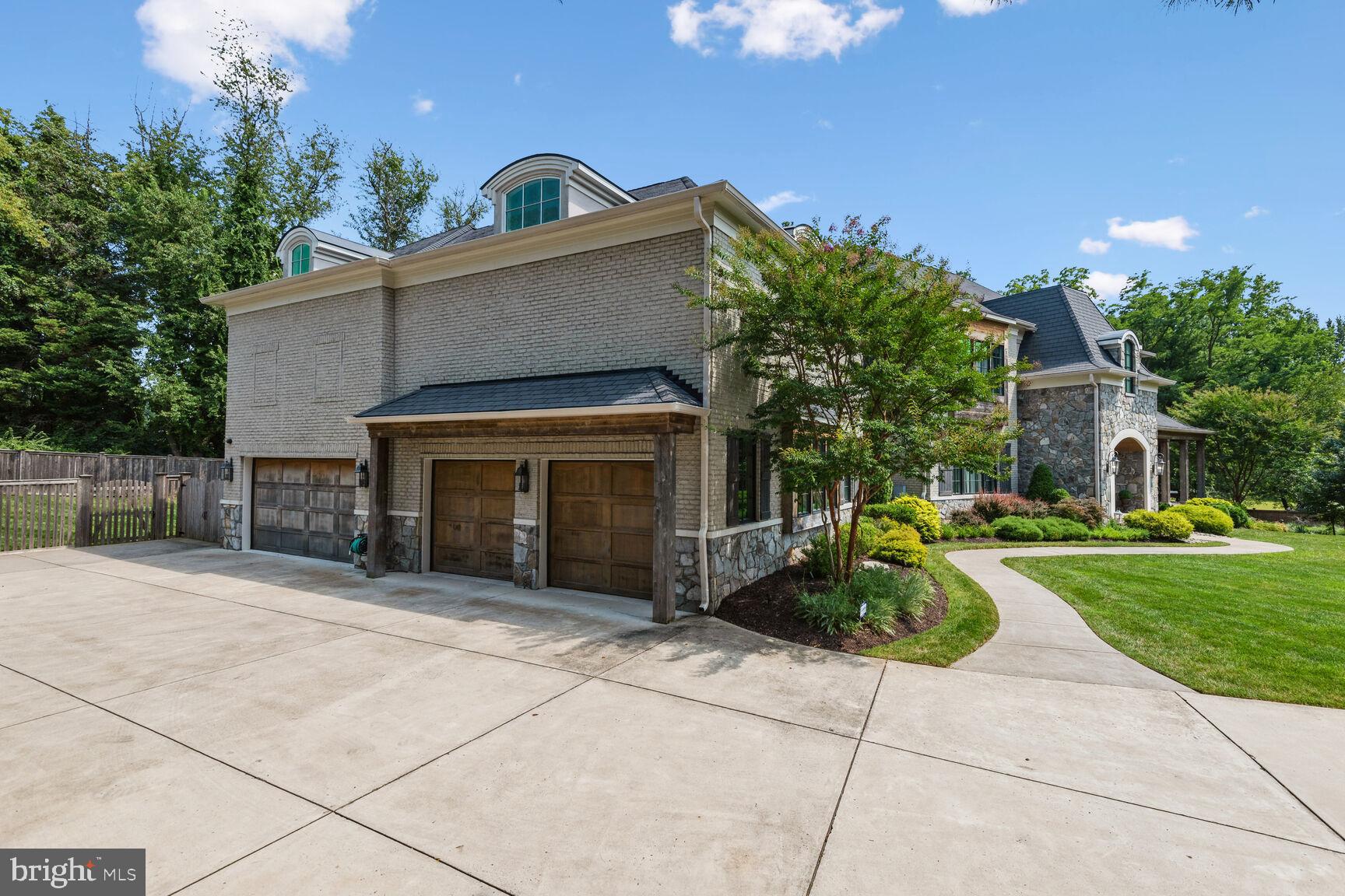 WOODSIDE ESTATES - Residential