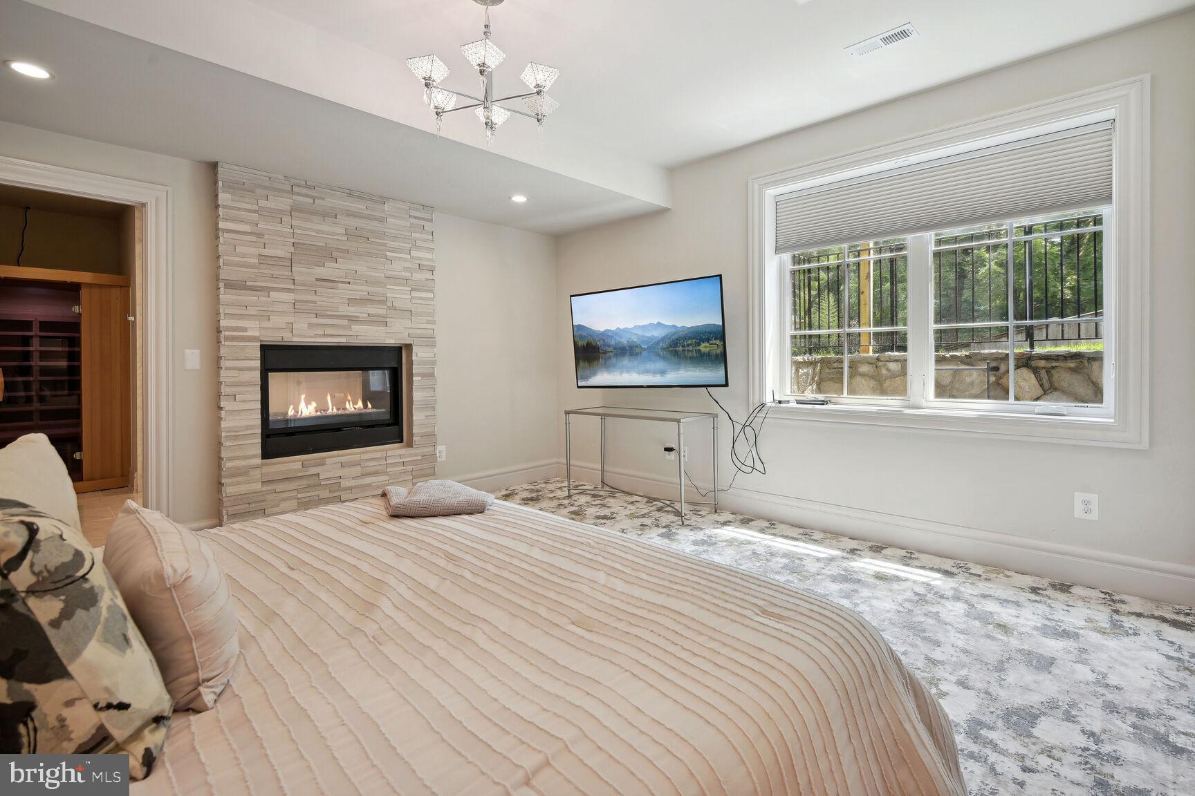 WOODSIDE ESTATES - Residential