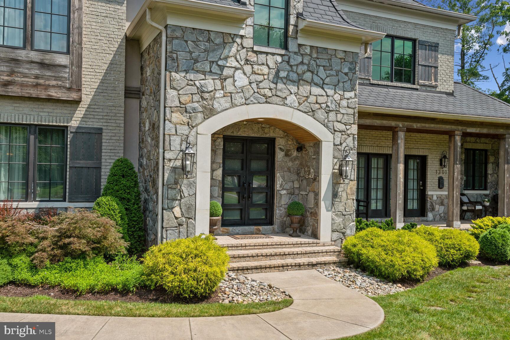 WOODSIDE ESTATES - Residential